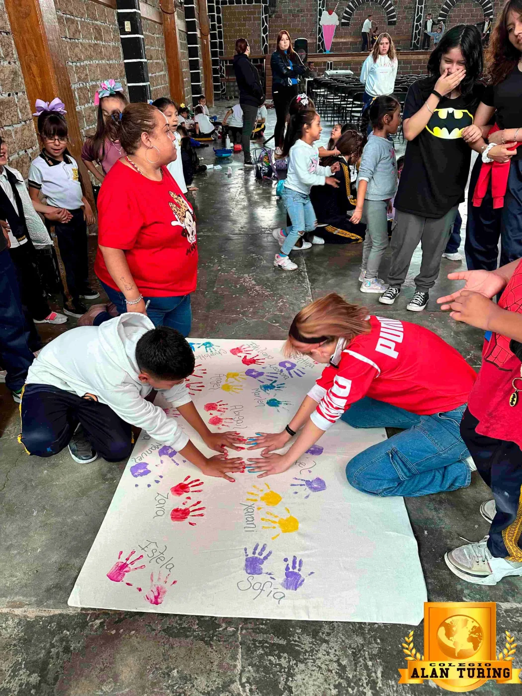 Actividad creativa realizada por la comunidad escolar