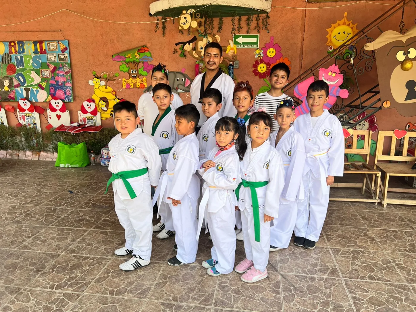 Alumnos participando en Taekwondo
